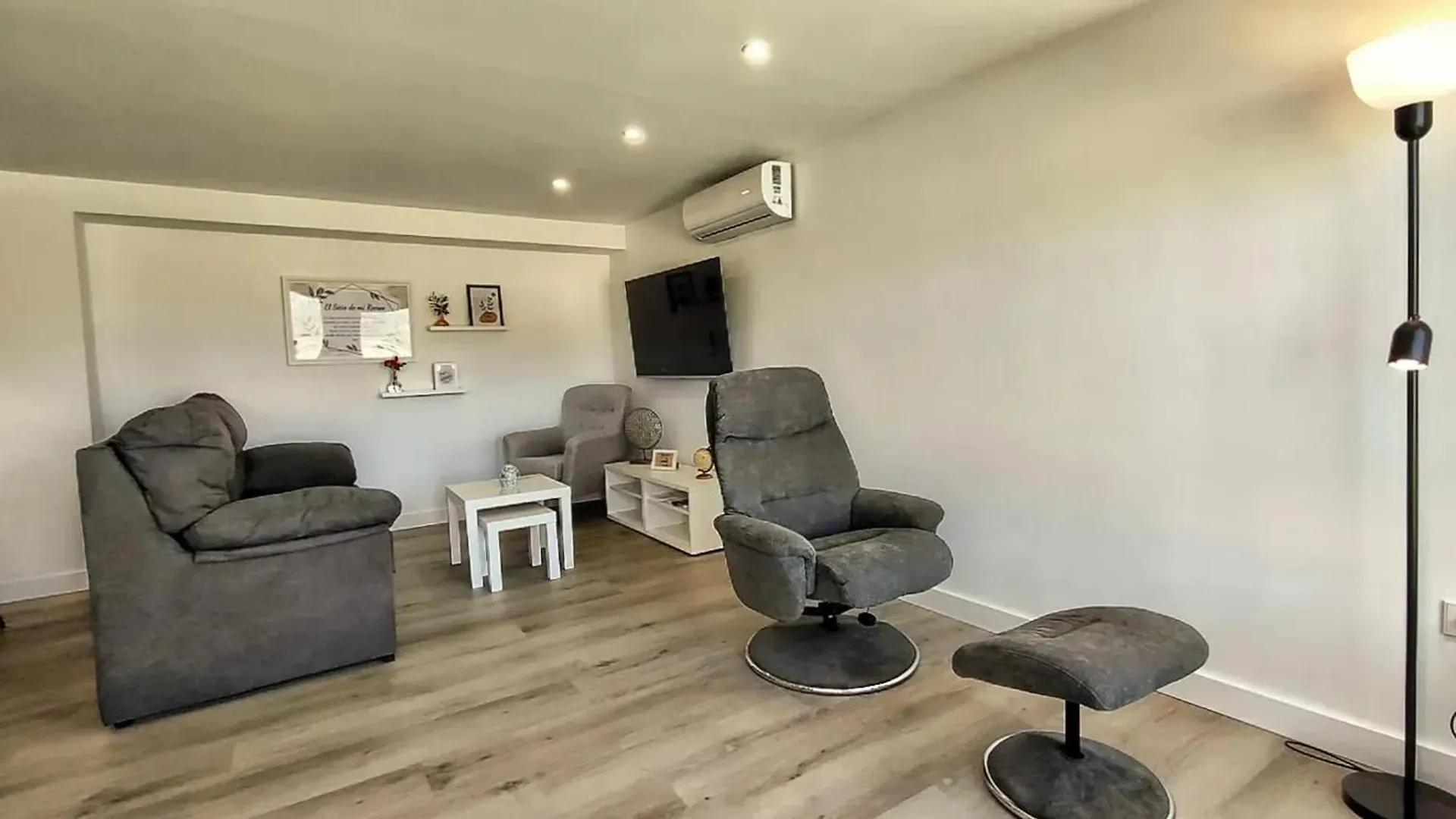 Charming Apartment In Los Prados Malaga 45 M² With Pool 0*,  スペイン